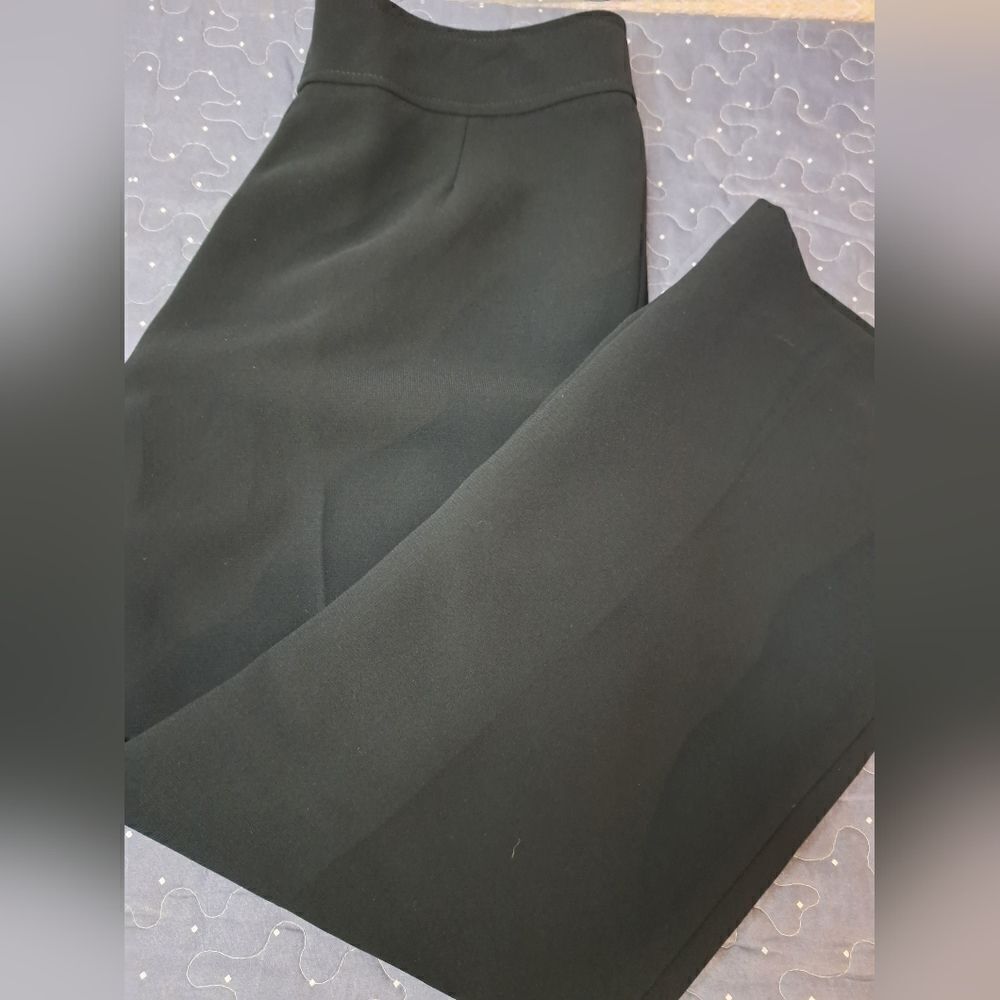 Black lined cropped pants size 10